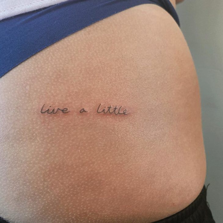 tatuagem de borboleta bunda
