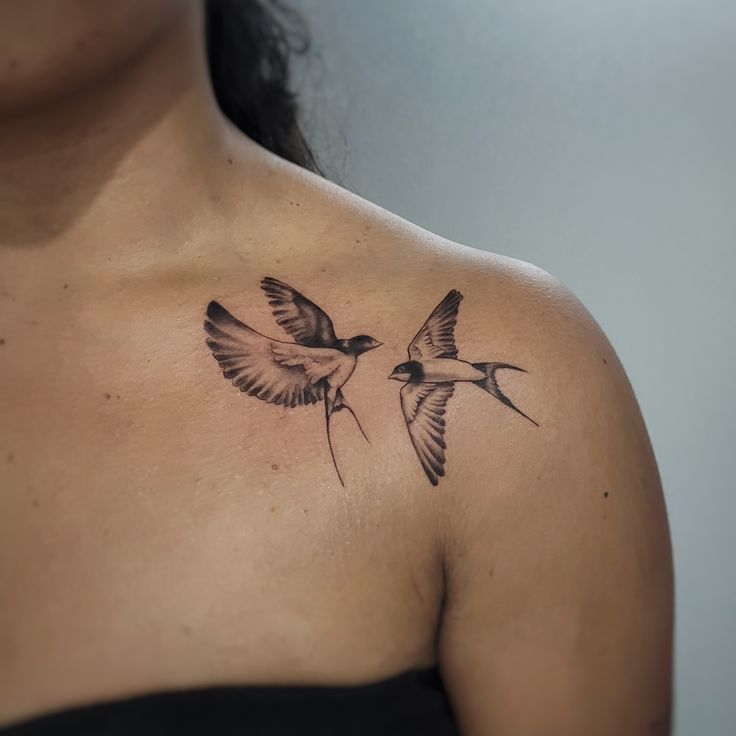 tatuagem delicada ombro
