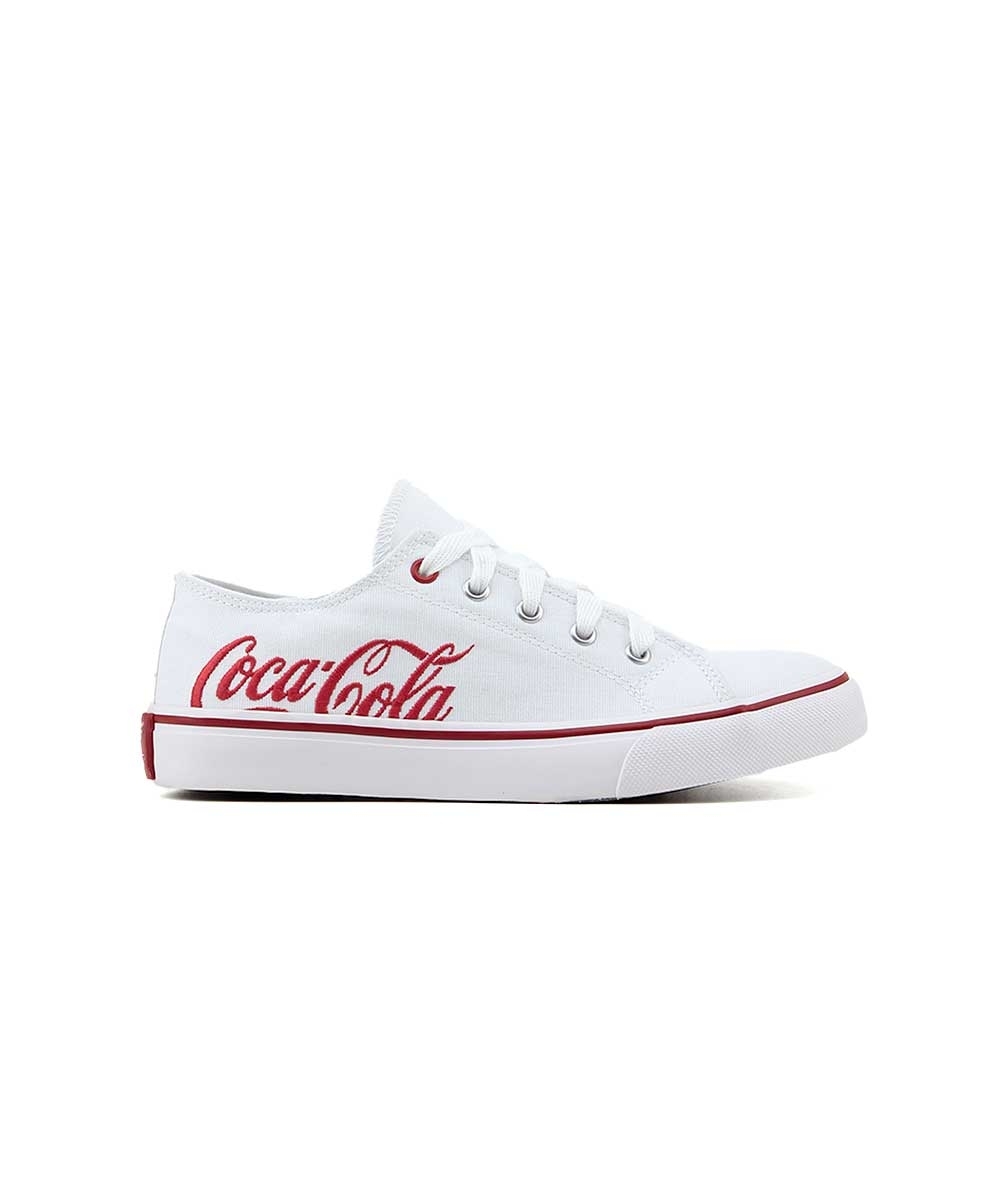 looks com tênis Coca-Cola feminino