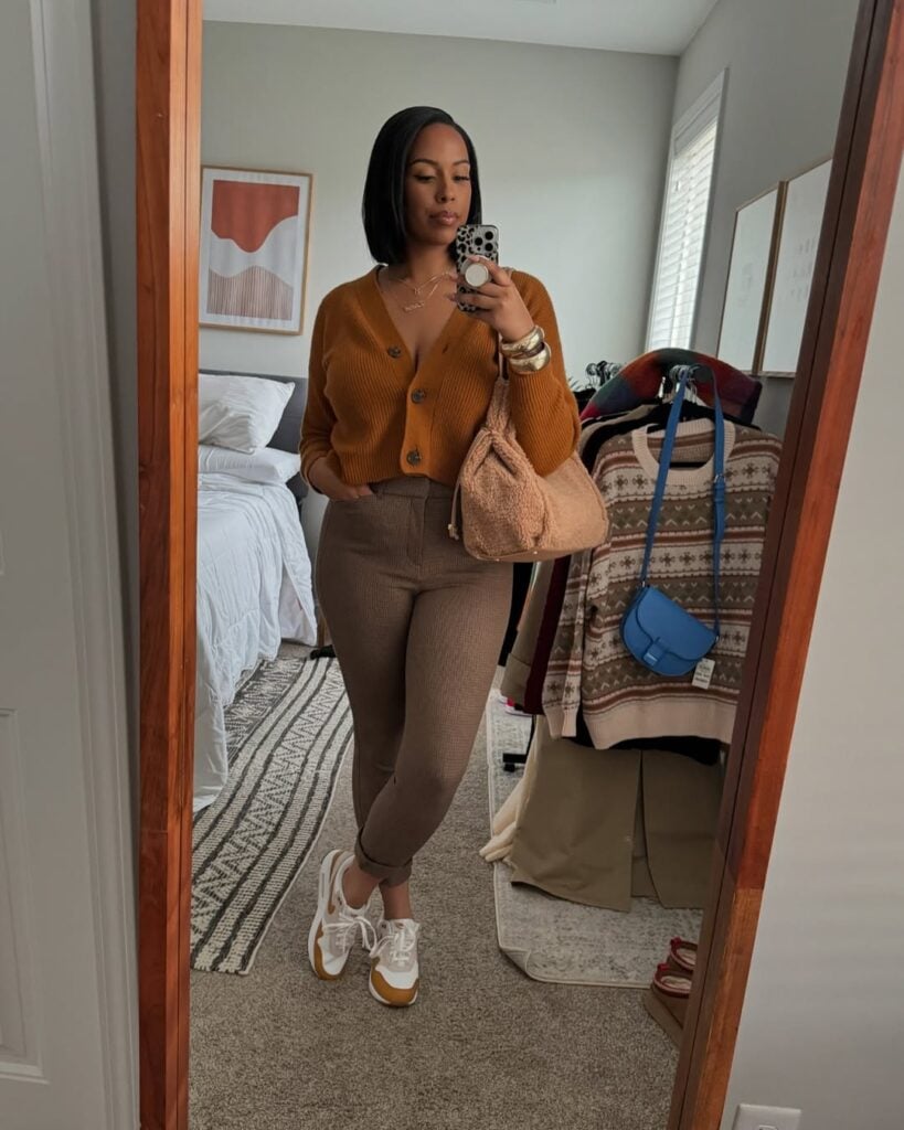looks com tênis colorido