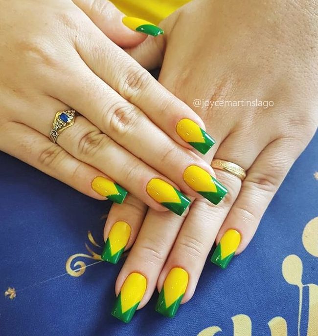 unha decorada verde amarela