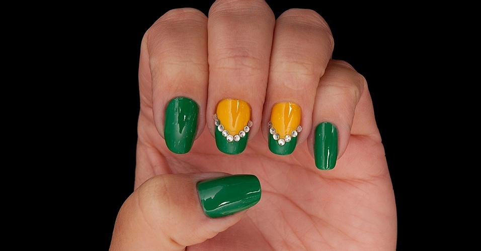 manicure verde e amarelo 2026