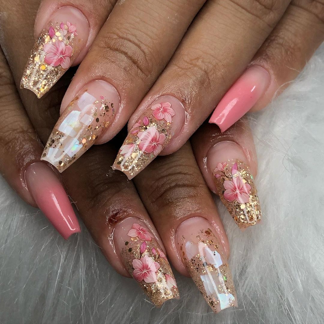 unha de gel com flor natural