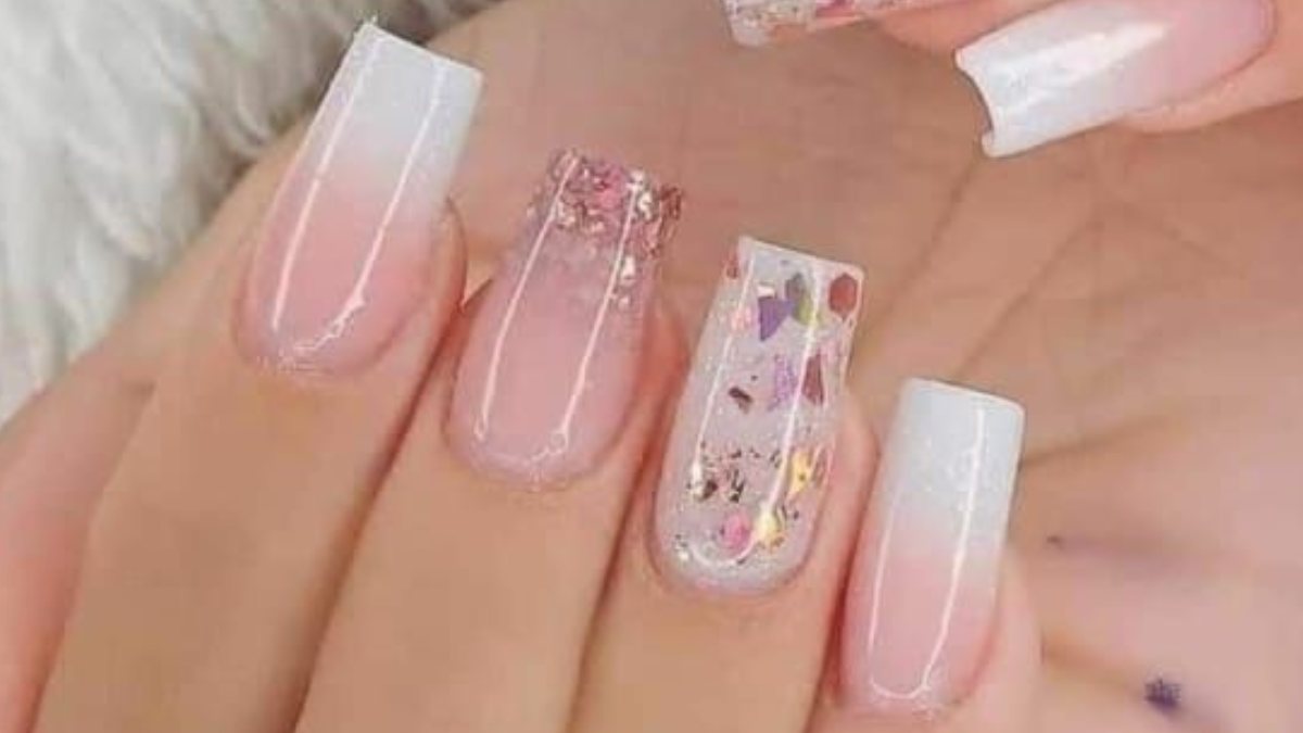 unha encapsulada com glitter