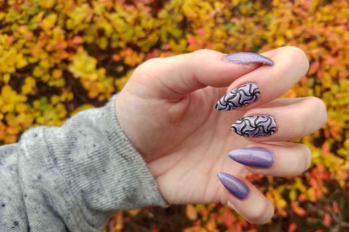 unha encapsulada com glitter