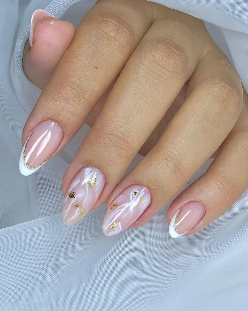 unha nude com glitter