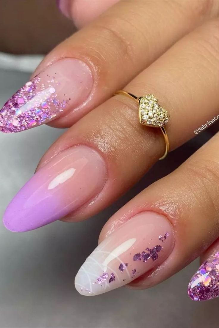 unha lilás com glitter