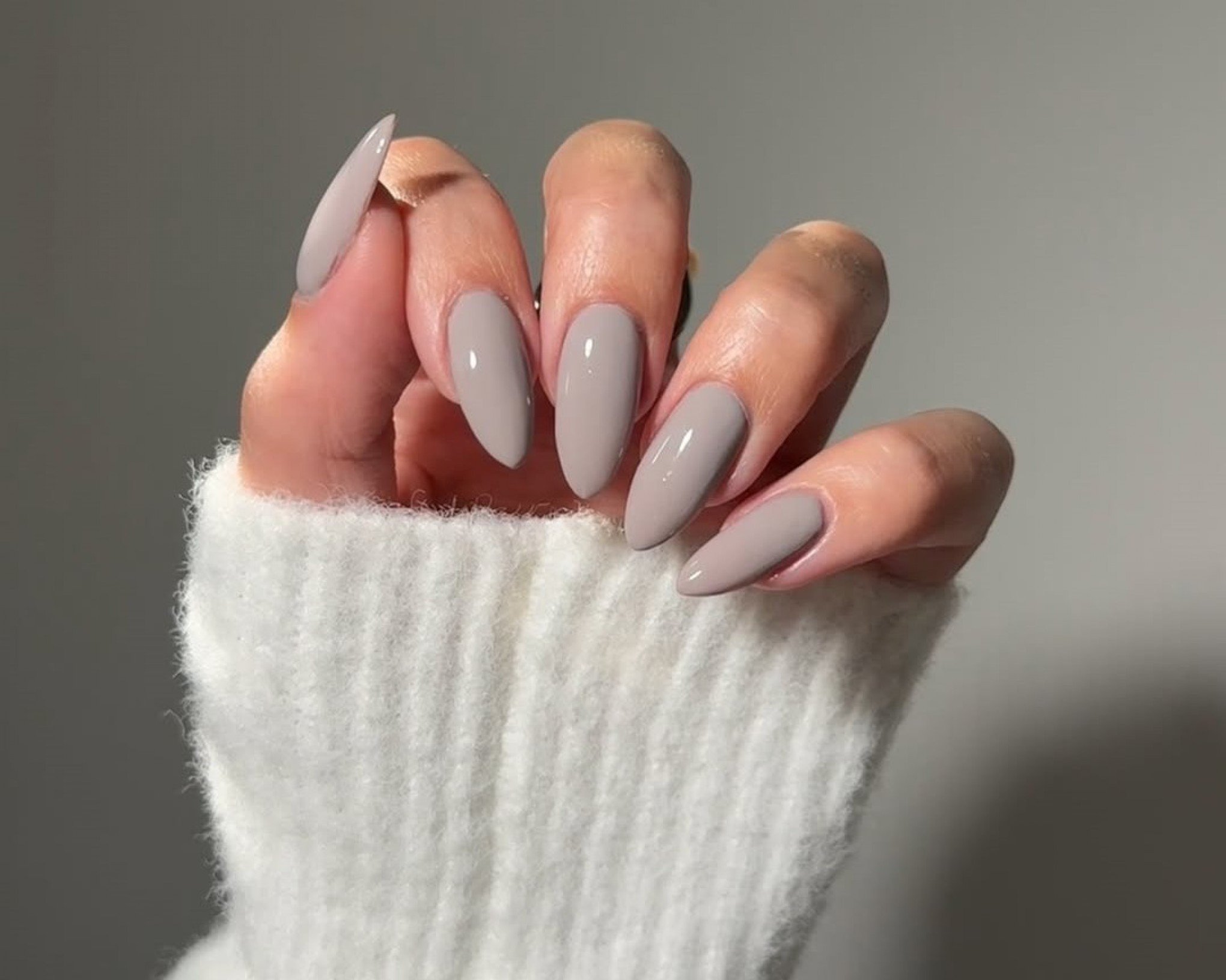 unhas em formato de amêndoa