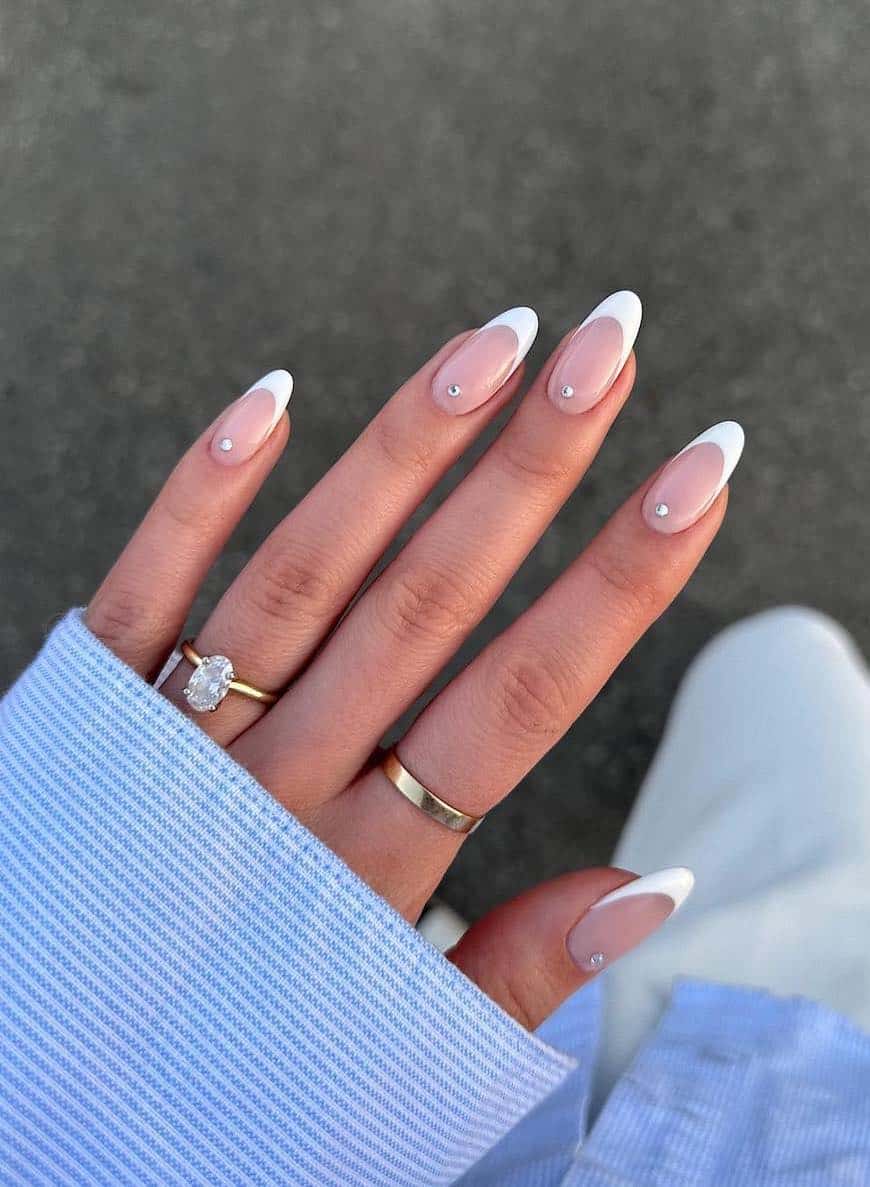 unhas amendoadas vermelhas