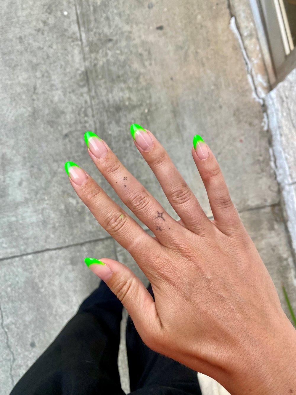 unhas amendoadas nude