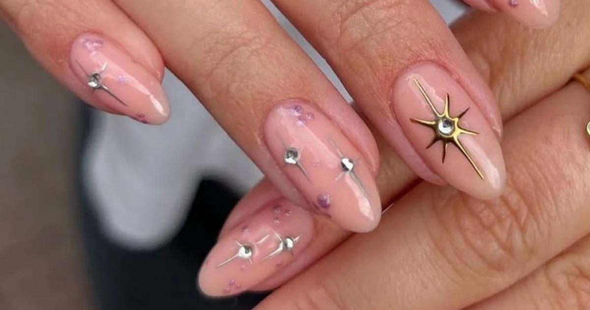 unhas amendoadas elegantes