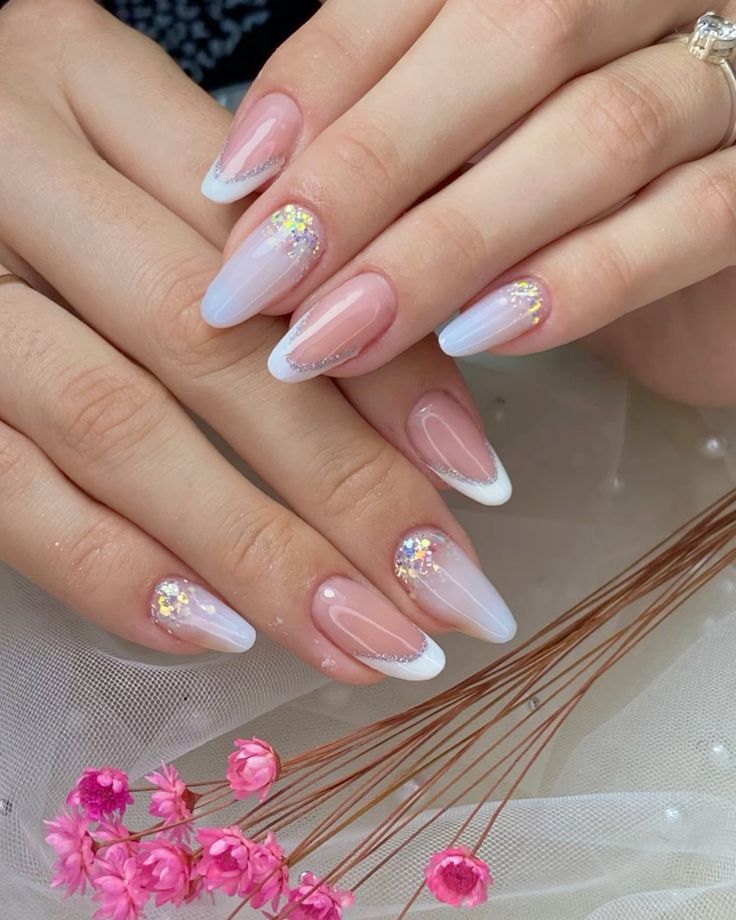 unhas brancas delicadas curtas