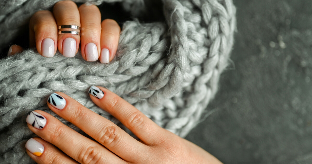 unhas curtas nude