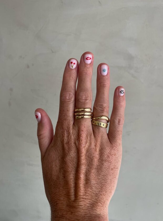unhas curtas decoradas elegantes