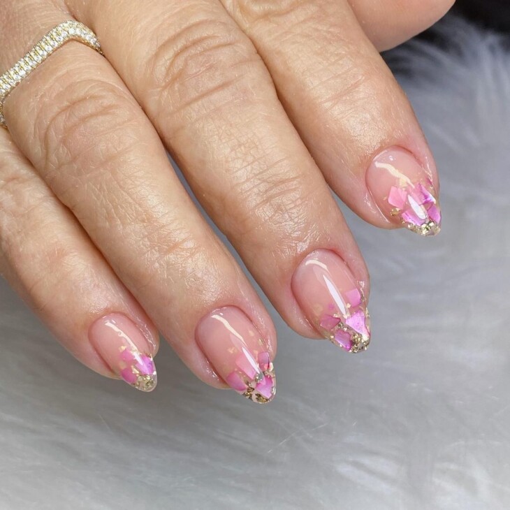 unhas curtas decoradas em gel