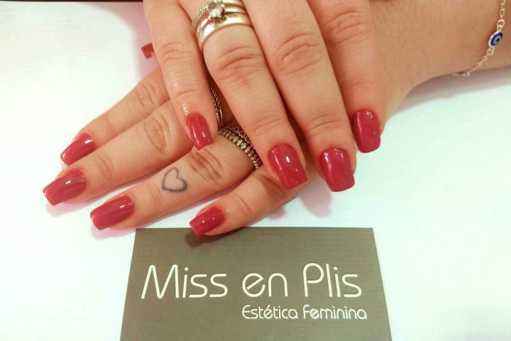 unhas gel curtas encapsulada