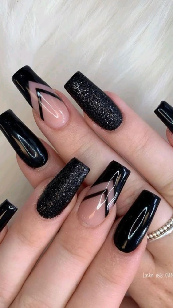 Unhas pretas decoradas simples