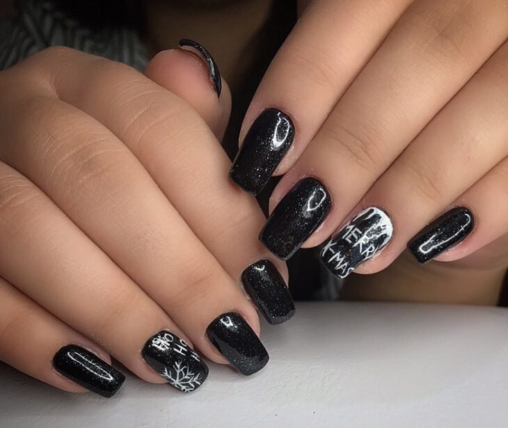 Unhas pretas decoradas francesinha