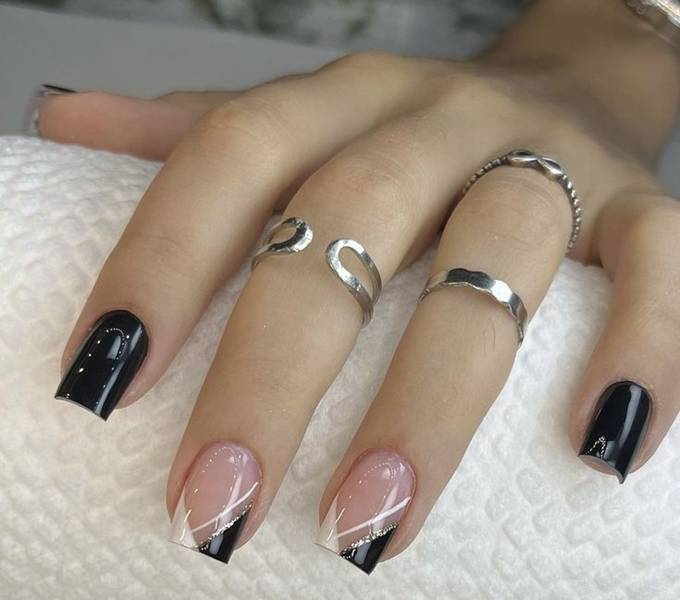 Unhas pretas decoradas simples