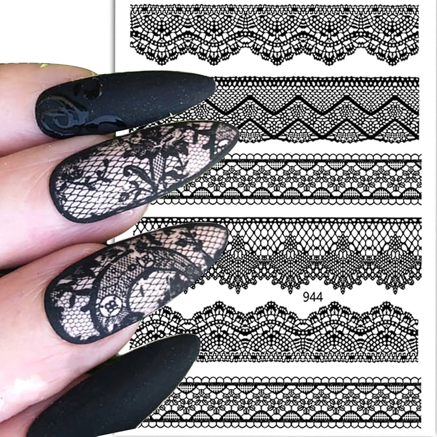 Unhas pretas decoradas com glitter