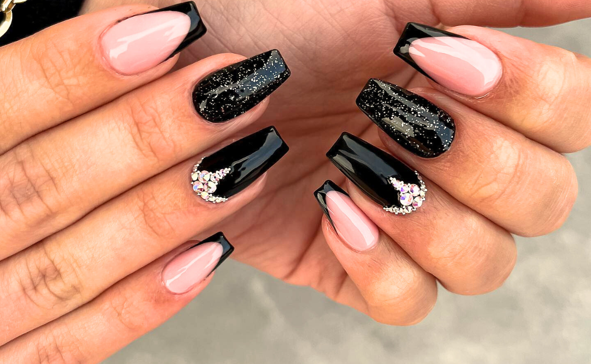 Unhas pretas decoradas francesinha