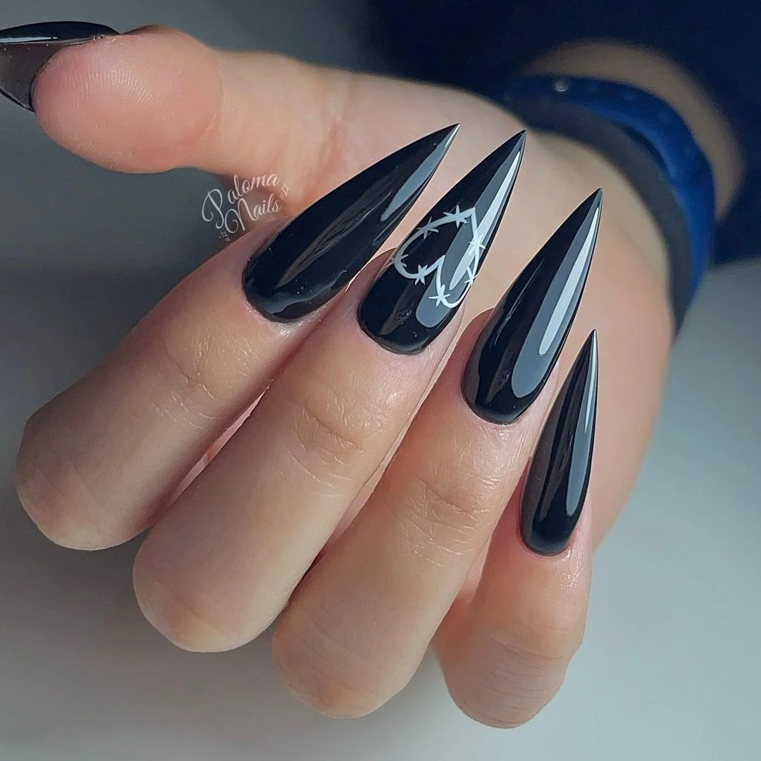 Unhas pretas decoradas minimalistas