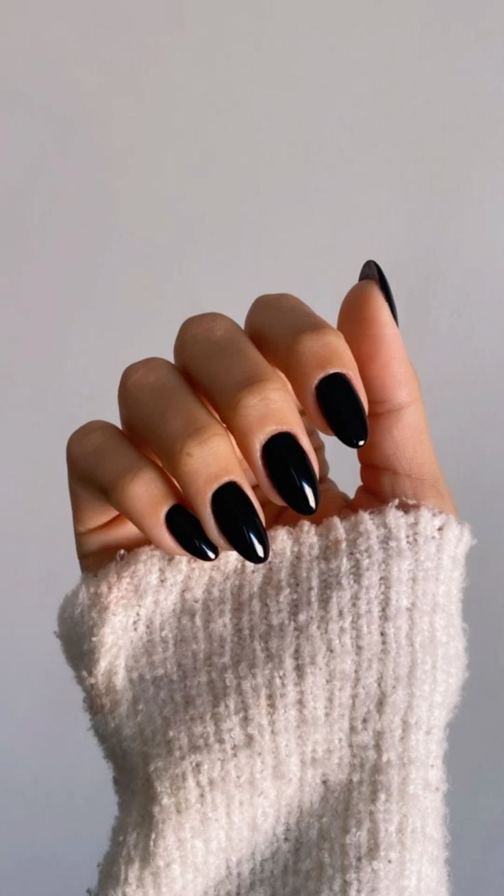 Unhas pretas decoradas simples