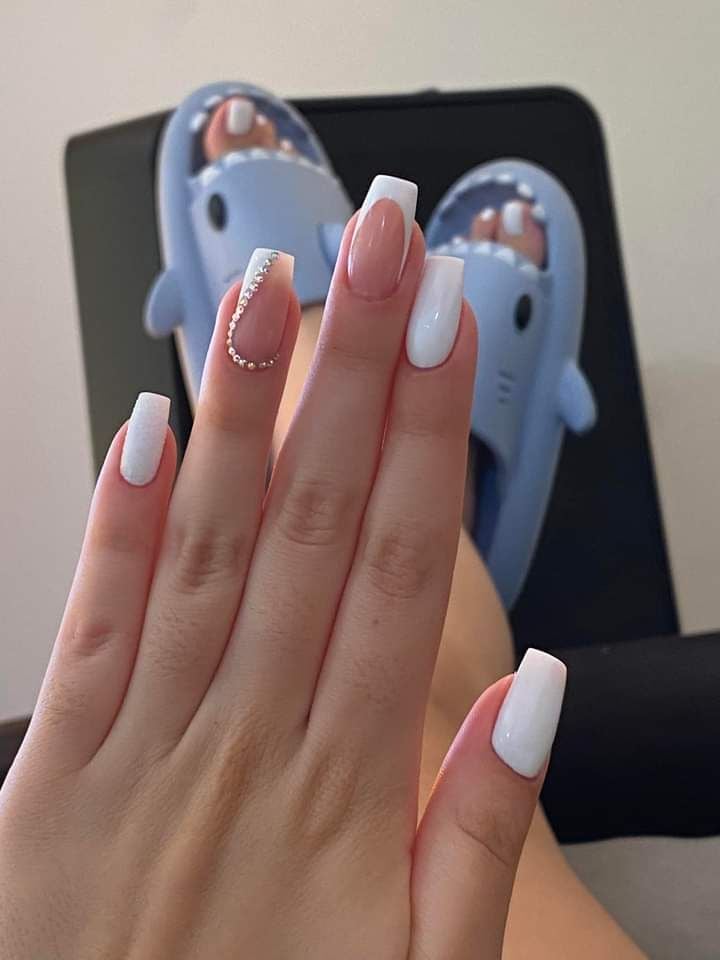 unhas quadradas curtas
