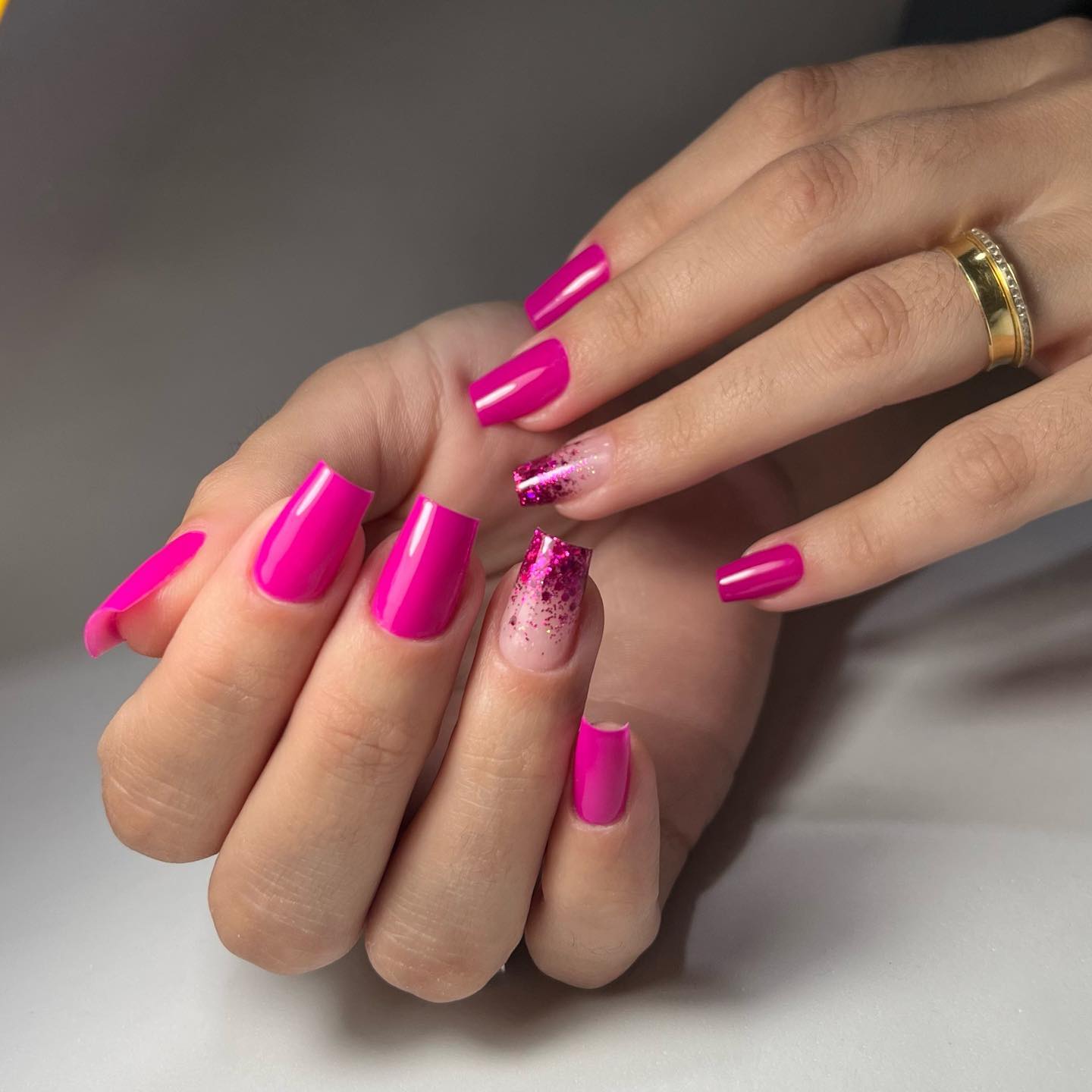 unhas quadradas com francesinha
