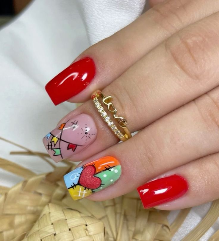 unhas com bandeirinhas