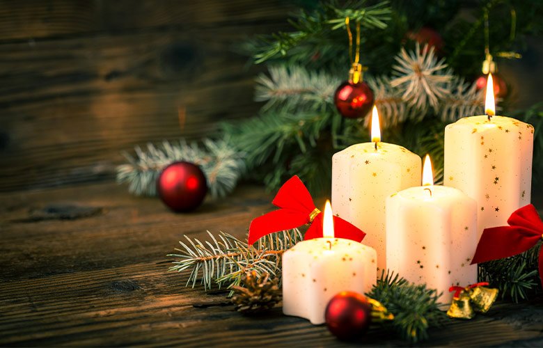 decoração de mesa de natal com velas