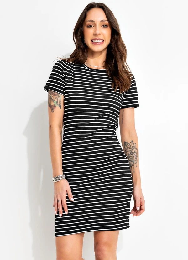 vestido listrado com cores vibrantes