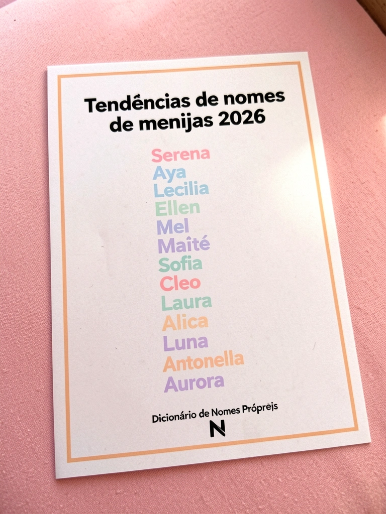 Colagem de nomes femininos em letras coloridas sobre fundo rosa suave.